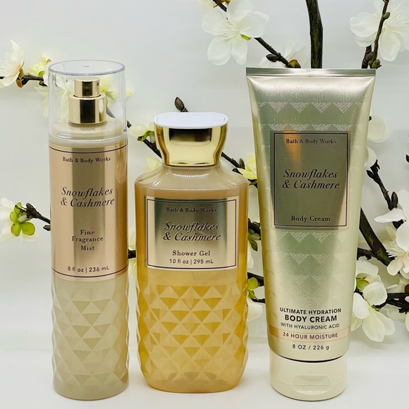 Bath and Body Works Snowflakes & Cashmere 3-Piece Gift Box Set - Picture 3 of 10